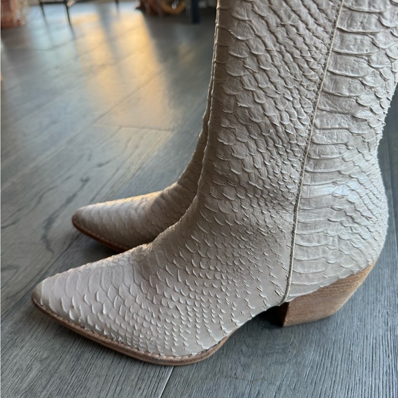 Matisse Caty Snake Skin Cream Boots - Picture 4 of 7